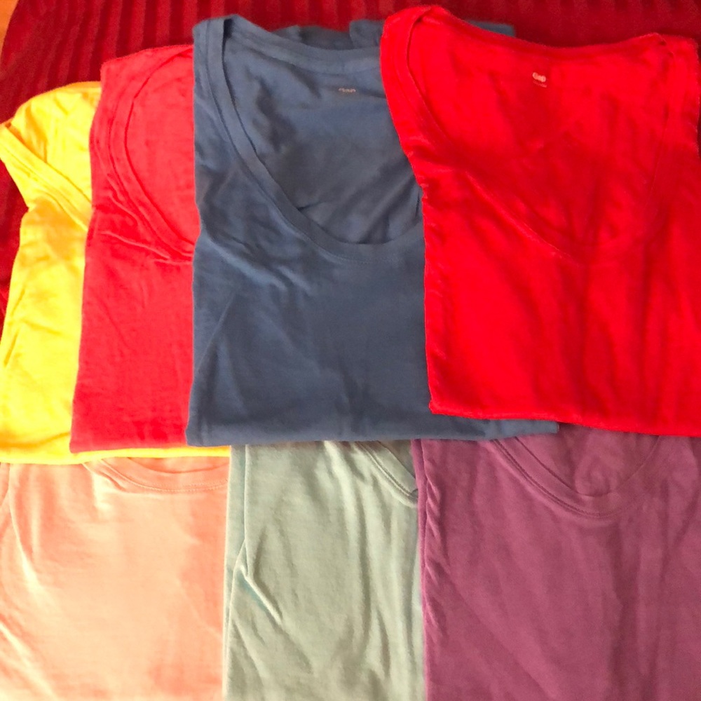 Short sleeve shirts.